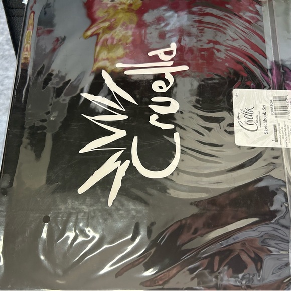 NWT Disney Cruella Drawing Set - Picture 2 of 3